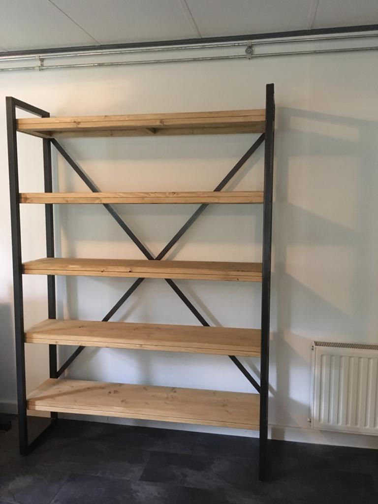 Stelling steigerhout en gepoedercoat staal, Huis en Inrichting, Kasten | Boekenkasten, Ophalen, 200 cm of meer, 50 tot 100 cm
