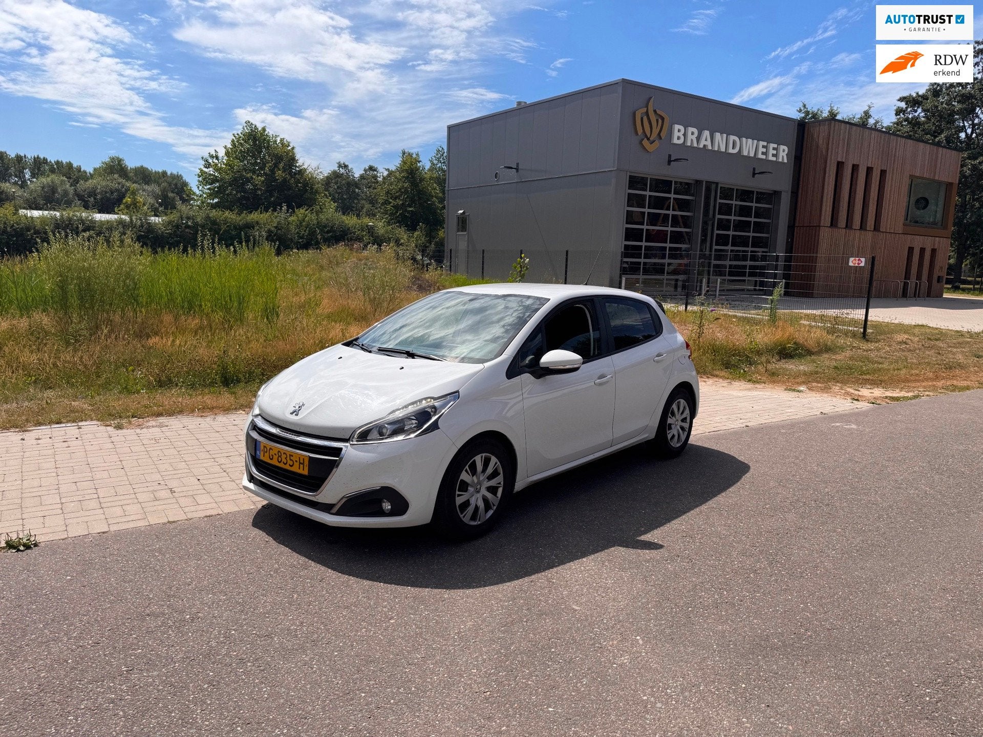 Peugeot 208 1.6 BlueHDi Blue Lease Navi.Airco.5Deurs, Auto's, Voorwielaandrijving, 590 kg, 410 kg, Gebruikt