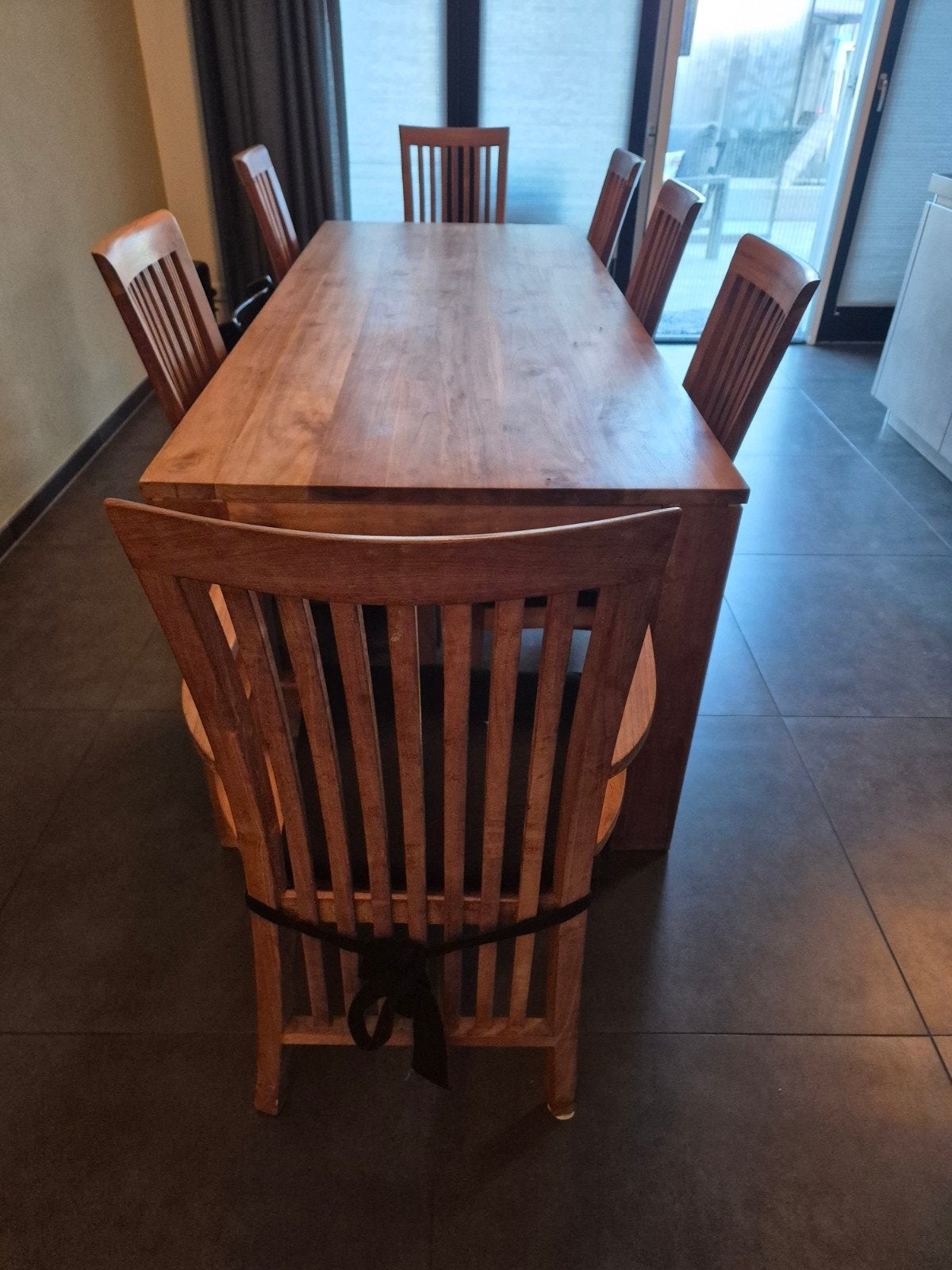 Massief houten eettafel met 8 stoelen, Huis en Inrichting, Tafels | Eettafels, Ophalen, Gebruikt, 200 cm of meer, 50 tot 100 cm