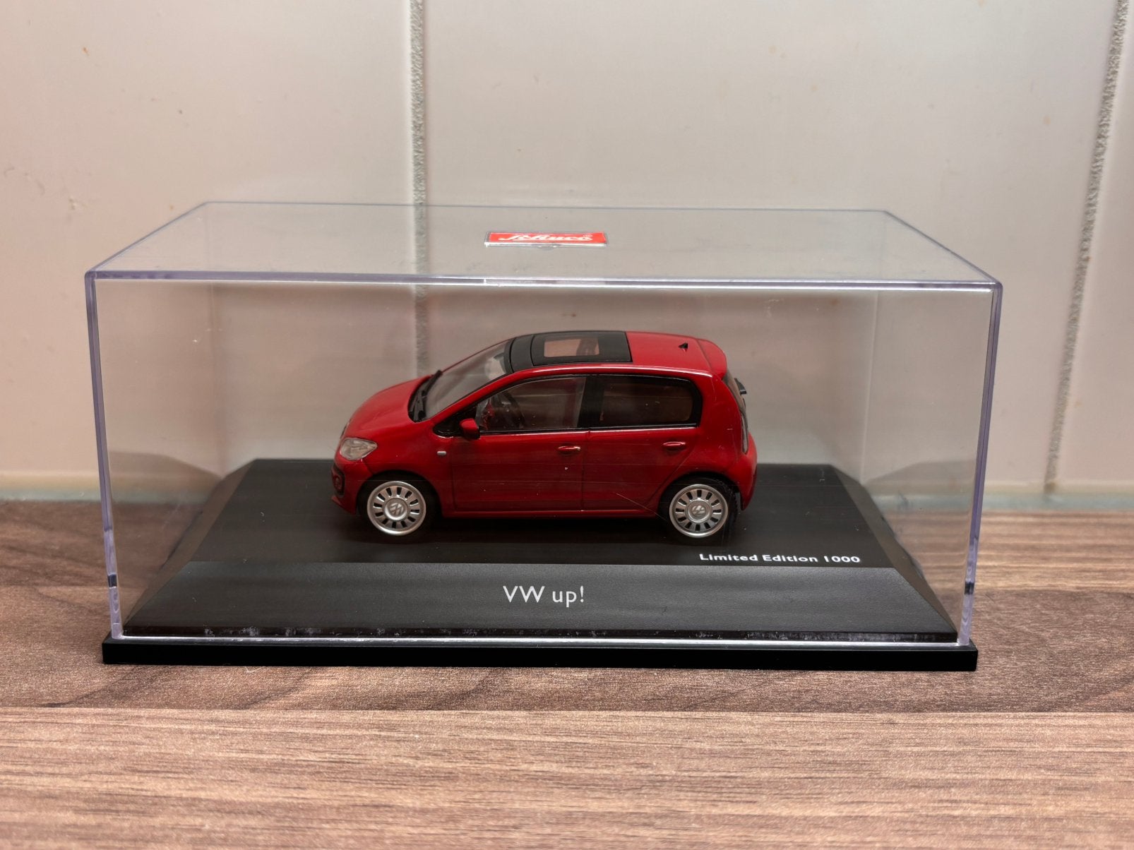 Volkswagen Up! 2012 5 Deurs Rood Schuco 1:43, Ophalen of Verzenden, Zo goed als nieuw, Auto, Schuco