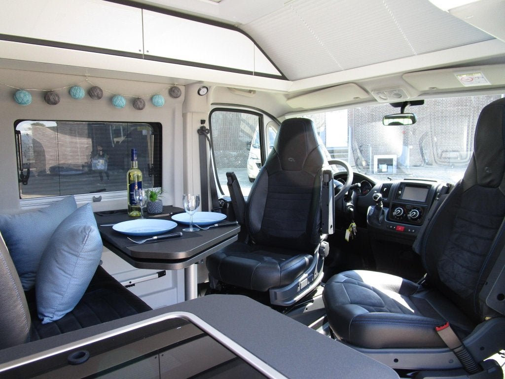 Adria Supreme 640 SLB , 180PK luchtvering, Caravans en Kamperen, Buscamper of Camperbus, Ringverwarming, Fiat, 6 tot 7 meter