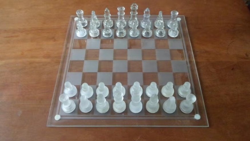 Glazen schaakbord met schaakstukken 35 x 35 cm. schaakspel, Een of twee spelers, Ophalen of Verzenden, Gebruikt