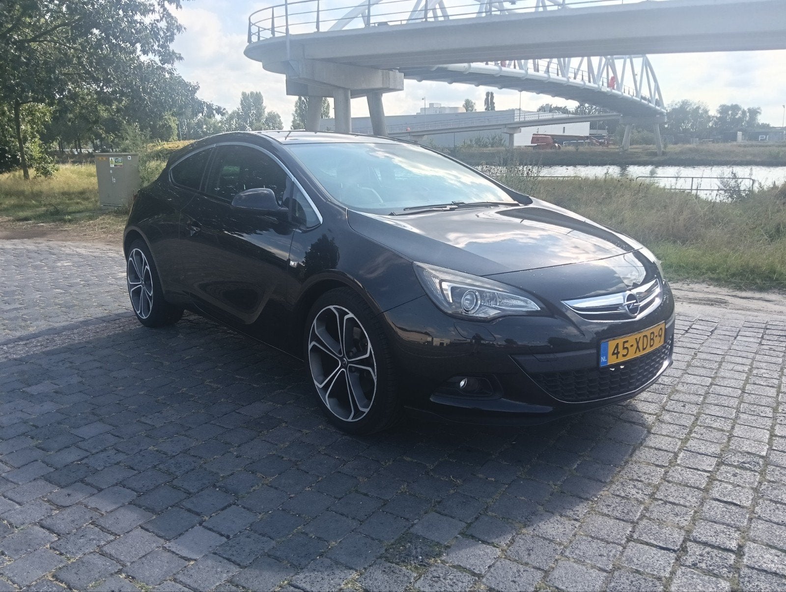 Opel Astra GTC 1.6 T sport 180PK  2012 Zwart, Lage km stand, Zwart, 4 cilinders, 179 pk, Zwart