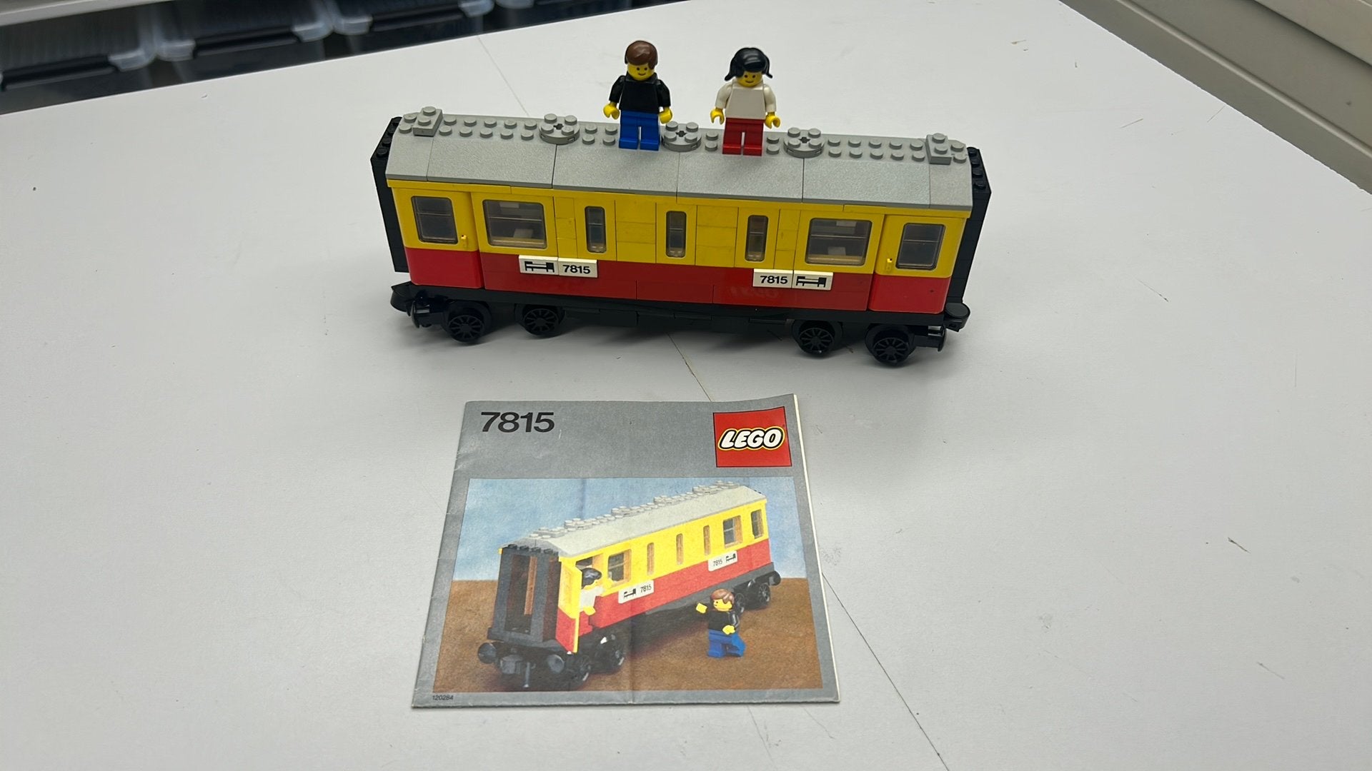 SB2972 Lego trein 7815 12v slaap wagon + beschrijving, Kinderen en Baby's, Ophalen of Verzenden, Zo goed als nieuw