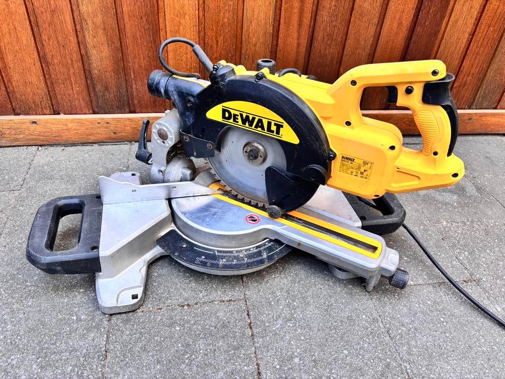 DeWalt radiaal afkortzaag dws774 De Walt zaagmachine, Doe-het-zelf en Verbouw, Gereedschap | Zaagmachines, 70 mm of meer, Ophalen of Verzenden