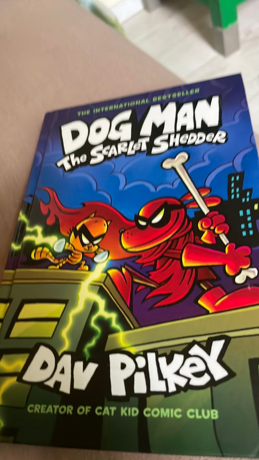 Dog man deel 12 engels, Ophalen of Verzenden, Zo goed als nieuw, Cartoons