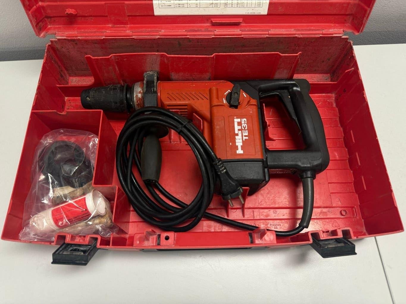 324827 Krachtige Hilti TE35 Boorhamer in Koffer, Boor- en/of Breekhamer, Ophalen of Verzenden, Klopboormechanisme, Gebruikt