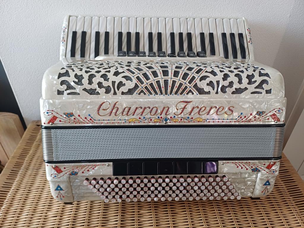 Accordeon Charron Fréres 120 bas, Muziek en Instrumenten, Accordeons, Ophalen of Verzenden, Gebruikt, 120-bas, Overige merken