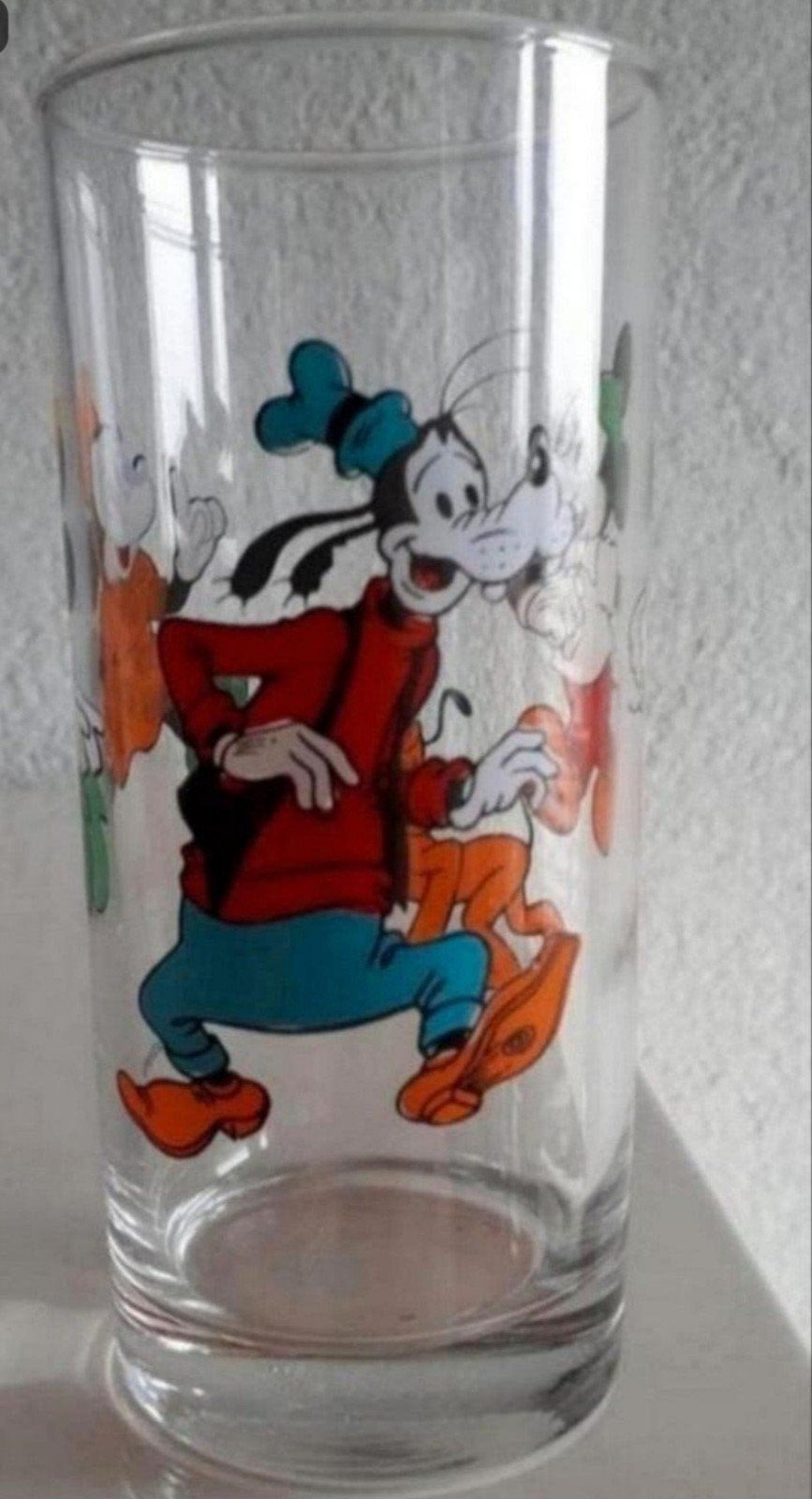 Vintage Disney glas met Mickey, Minnie, Goofy en Pluto, Ophalen of Verzenden, Mickey Mouse, Gebruikt, Servies