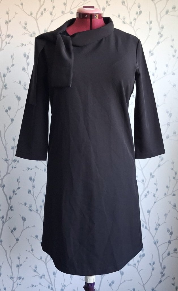 FREEBIRD Zwart Ongevoerd Jurkje met leuke halsstrik maat L, Kleding | Dames, Jurken, Zwart, Maat 42/44 (L), Ophalen of Verzenden
