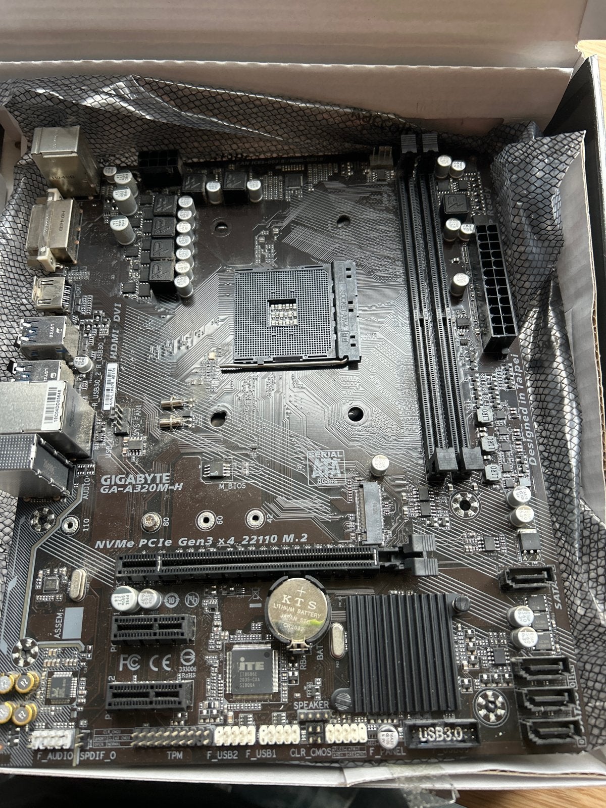Gigabyte GA-A320M-H Moederbord - AMD AM4, Computers en Software, Moederborden, Ophalen of Verzenden, Gebruikt, AMD, DDR4