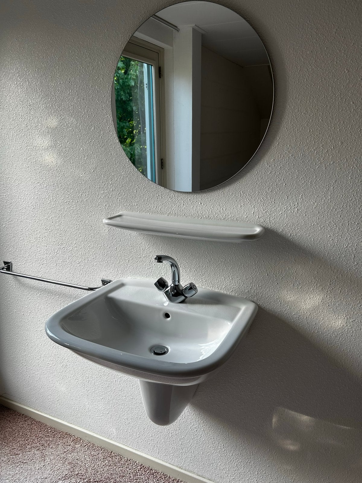 Wastafel Villeroy & Boch met planchet en spiegel, Ophalen, Zo goed als nieuw, Steen, Wastafel