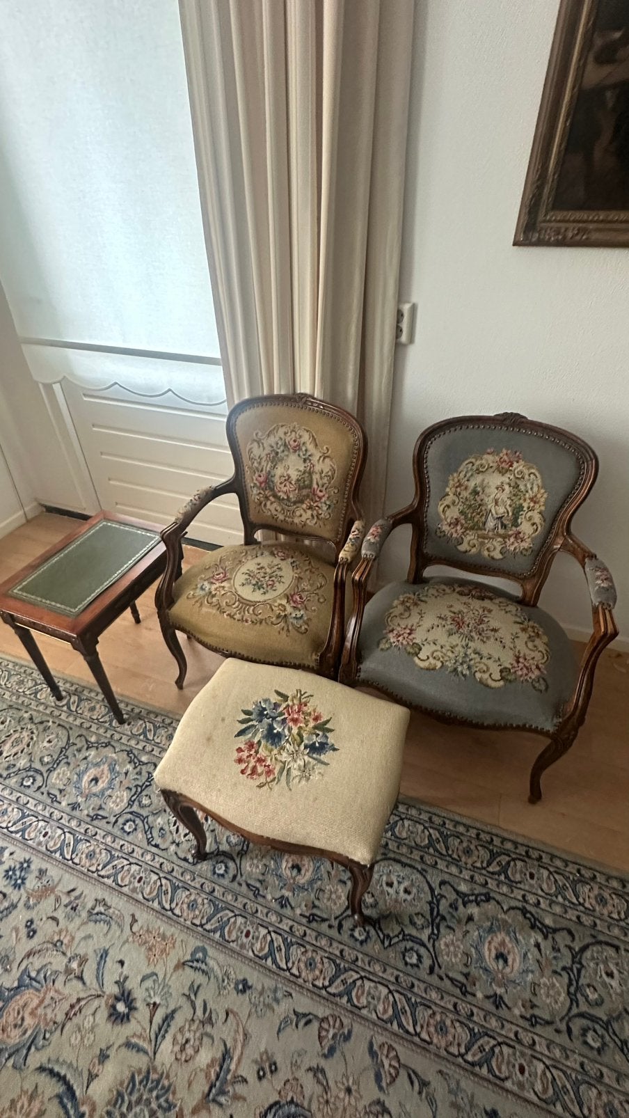 Antieke Louis Philippe fauteuils met voetenbankje gobelin, Ophalen