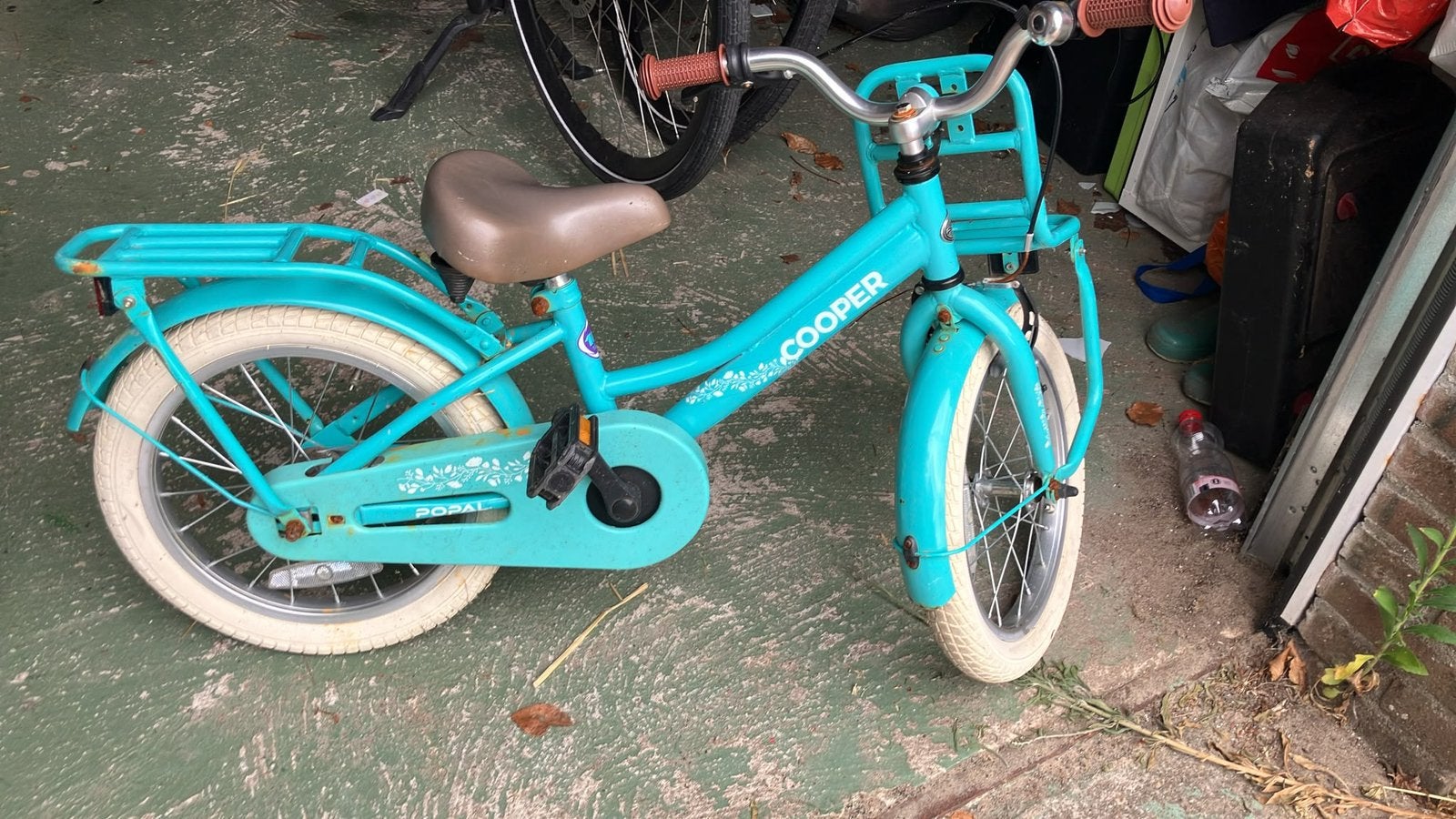 Kinderfiets met rekje, Fietsen en Brommers, Fietsen | Kinderfietsjes, Ophalen, Terugtraprem, Zijwieltjes, Gebruikt