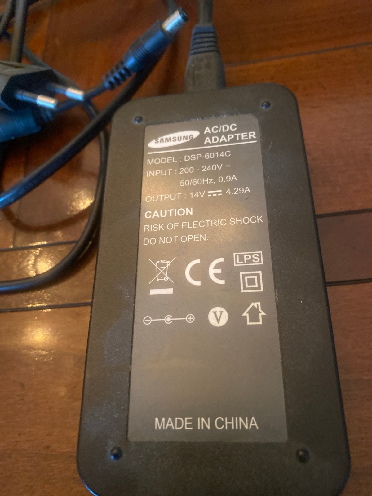Samsung Voedingsadapter DSP-6014C 14V 4.29A, Ophalen, Zo goed als nieuw