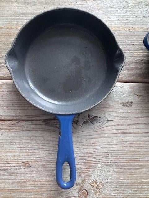 Le Creuset pannenset blauw/zwart gietijzer en fluitketel, Metaal, Le Creuset, Ophalen, Overige typen
