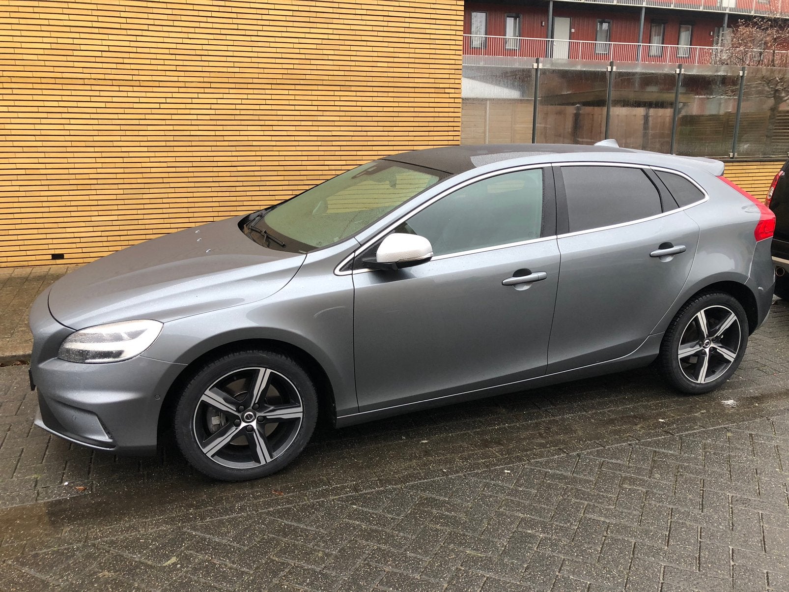 Volvo V40 2.0 T4 190PK 2018 Grijs - Business Class, Voorwielaandrijving, Origineel Nederlands, Handgeschakeld, Particulier