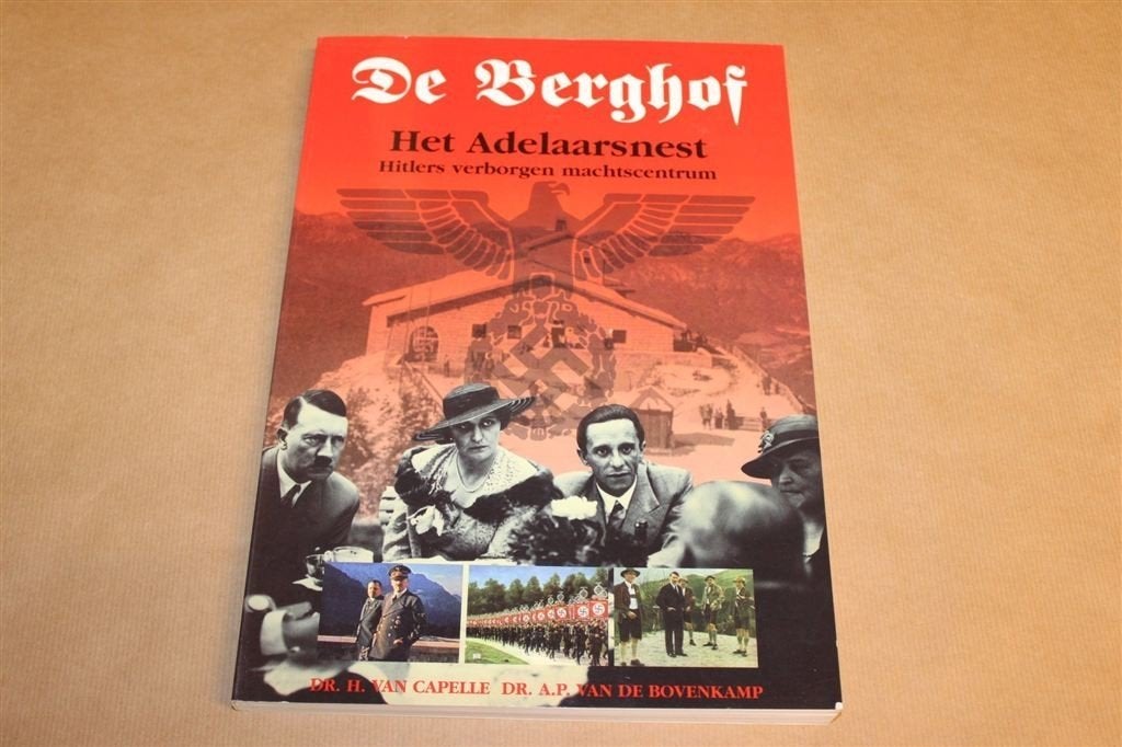 De Berghof — Adelaarsnest, Hitlers Verborgen Machtscentrum, Boeken, Ophalen of Verzenden, Tweede Wereldoorlog, Gelezen, Overige onderwerpen