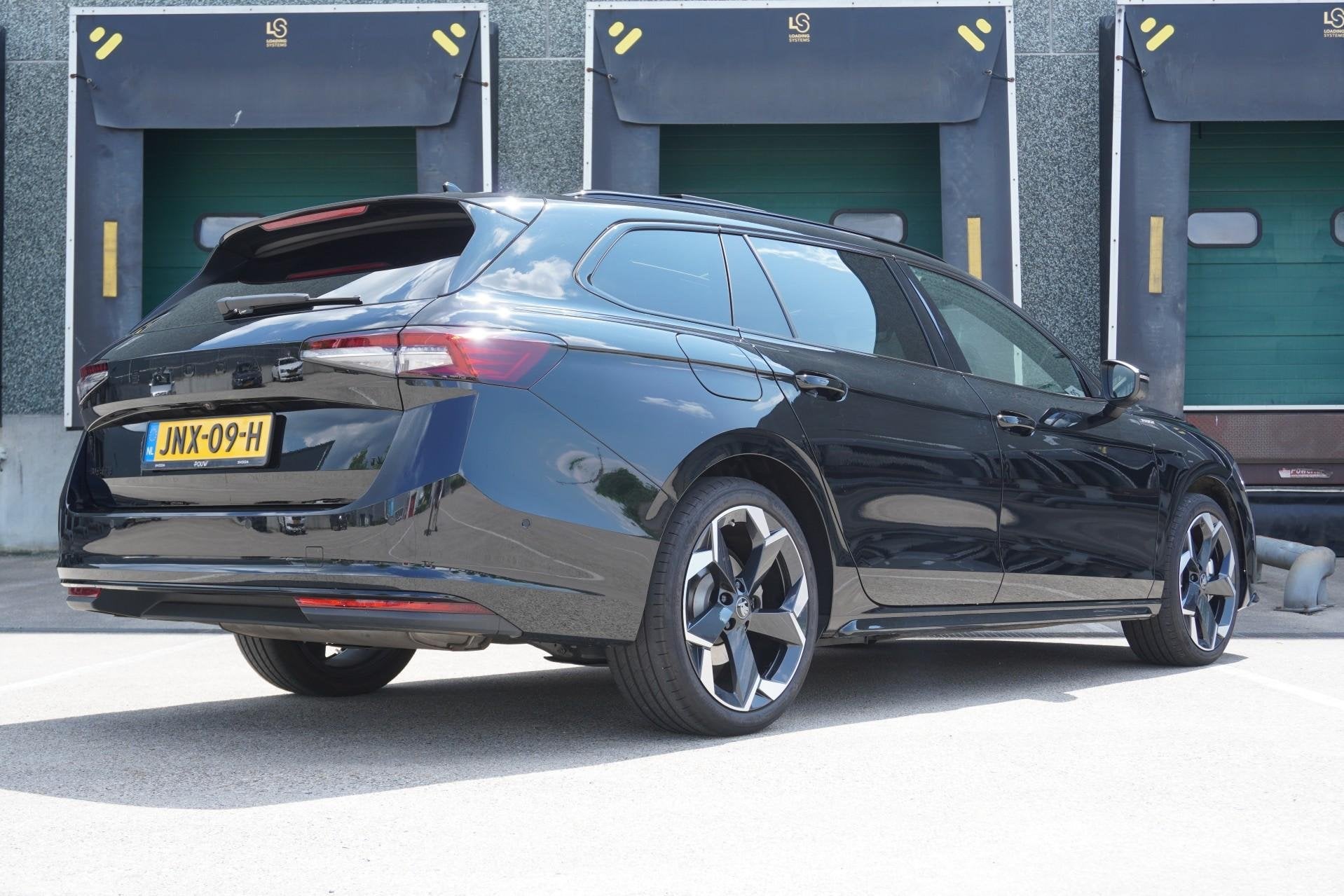 Skoda Superb Combi 1.5 TSI 204pk PHEV Sportline Business | P, Auto's, 12 maanden, Euro 6, 4 cilinders, 1747 kg