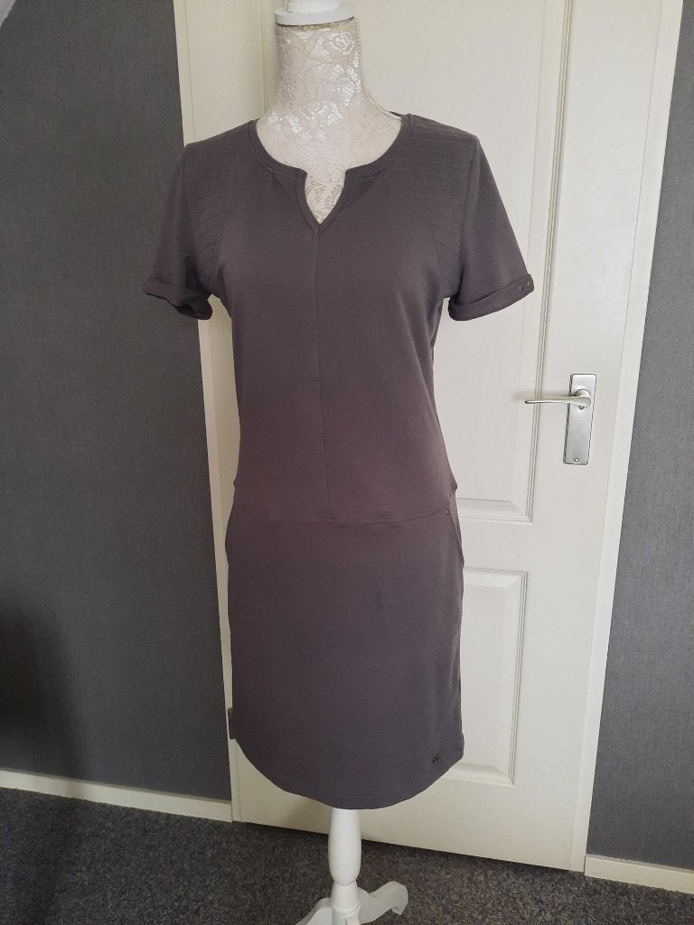 Jurk Poools Maat : 36 Kleur : Taupe NIEUWSTAAT, Overige kleuren, Ophalen of Verzenden, Zo goed als nieuw, Maat 36 (S)