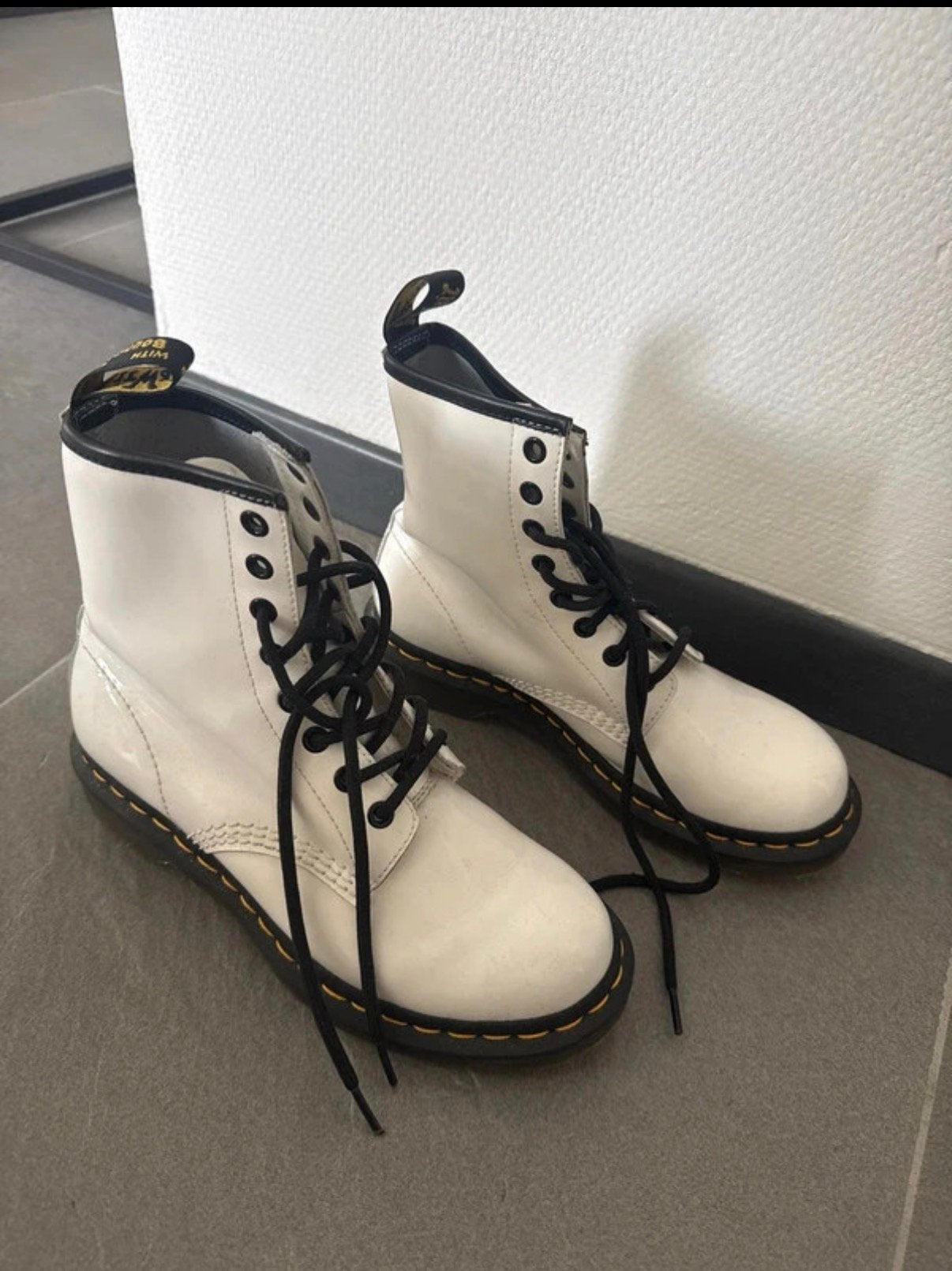 Dr martens lak leer, Ophalen of Verzenden, Zo goed als nieuw, Zwart