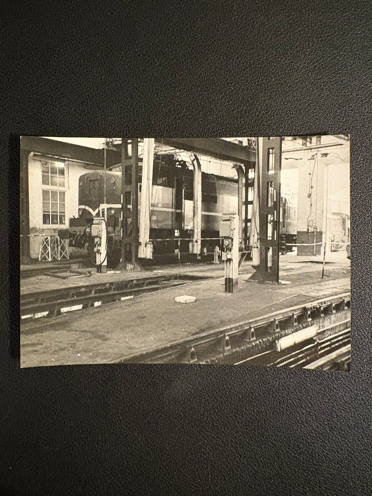 Originele foto werkplaats Maastricht met NS 1216 (1972), Ophalen of Verzenden, Gebruikt, Trein