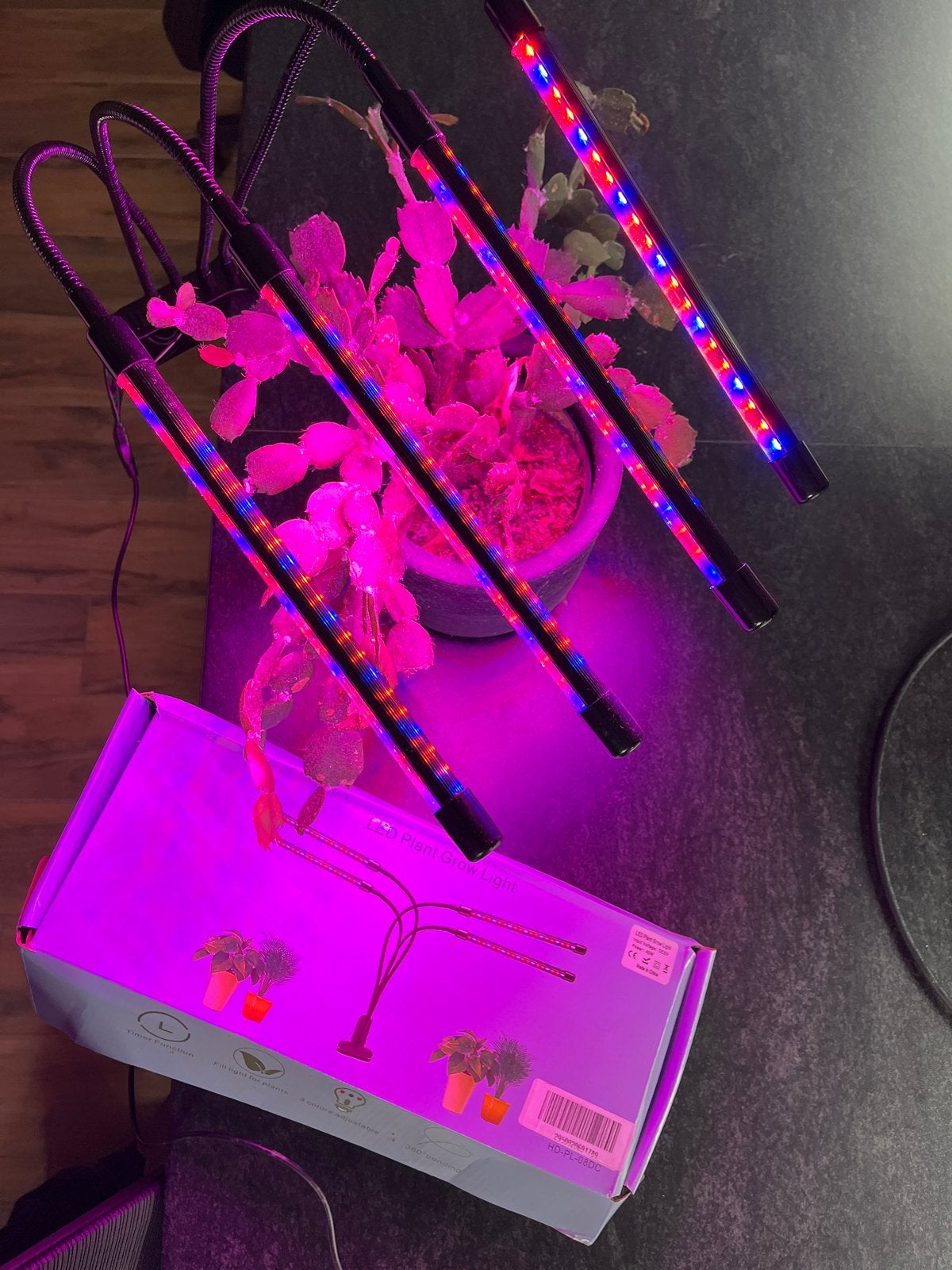 LED Plant Groeilamp met 4 koppen - Ideaal voor binnenplanten, Tuin en Terras, Ophalen of Verzenden, Zo goed als nieuw, Kweeklamp