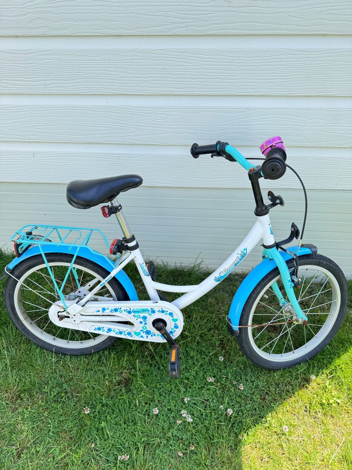 Kinderfiets 18 inch - Wit/Blauw met mandje, Fietsen en Brommers, Ophalen, Gebruikt, Velgrem, 16 tot 20 inch