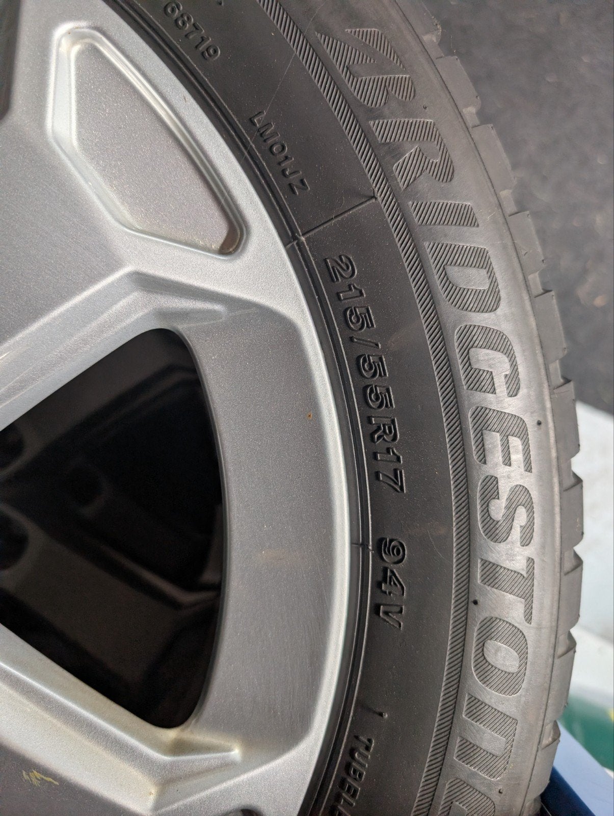 Originele Audi Q2 velgen met winterbanden 215/55/17inch, Auto-onderdelen, Banden en Velgen, Ophalen