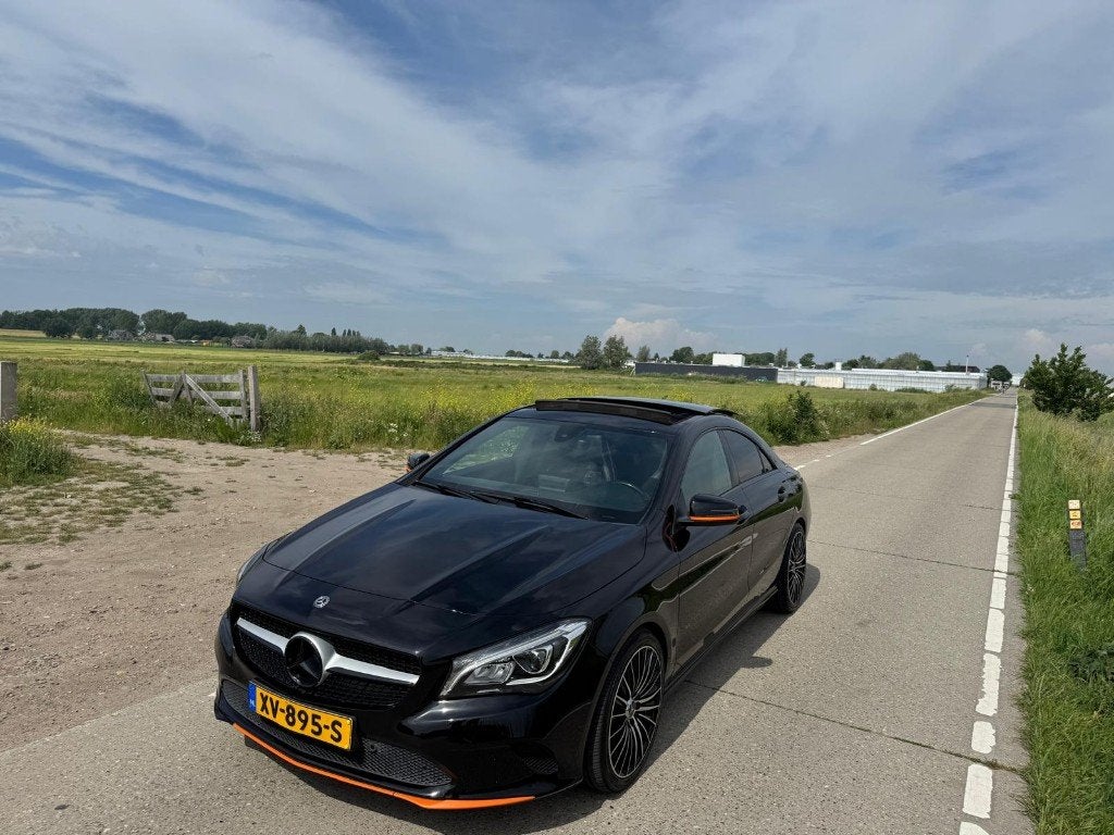Mercedes-Benz CLA 180 122pk 7G-DCT 2019 Zwart, Zwart, 4 cilinders, 715 kg, 1200 kg