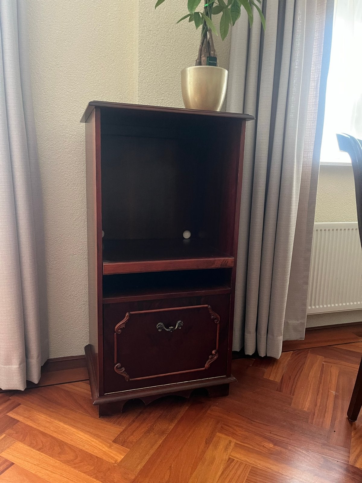 Klassiek houten kastje met opbergruimte, Antiek en Kunst, Antiek | Meubels | Kasten, Ophalen