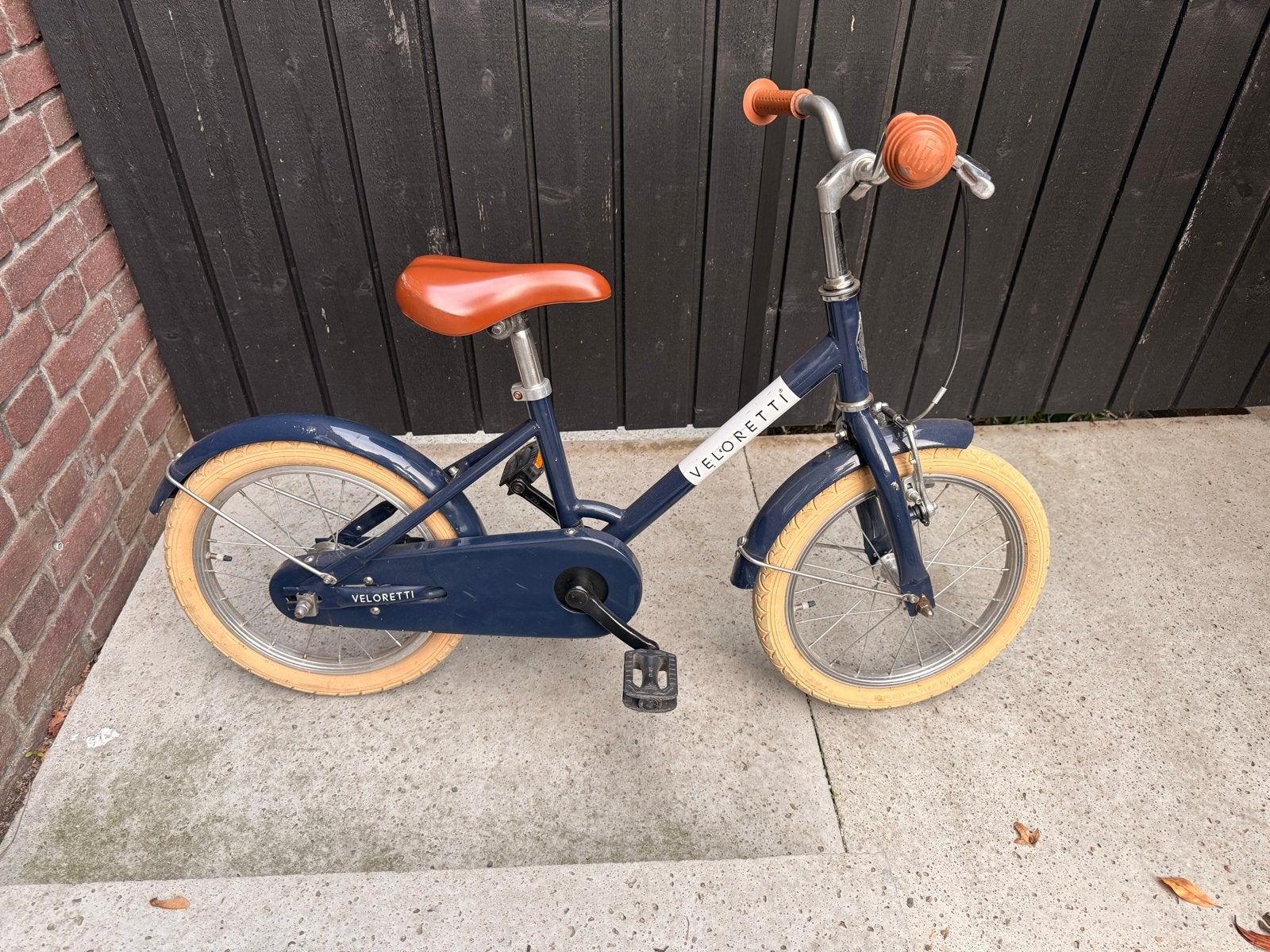Veloretti Maxi kinderfiets 16 inch donkerblauw (3-6 jaar), Ophalen, Gebruikt, Terugtraprem, 16 tot 20 inch