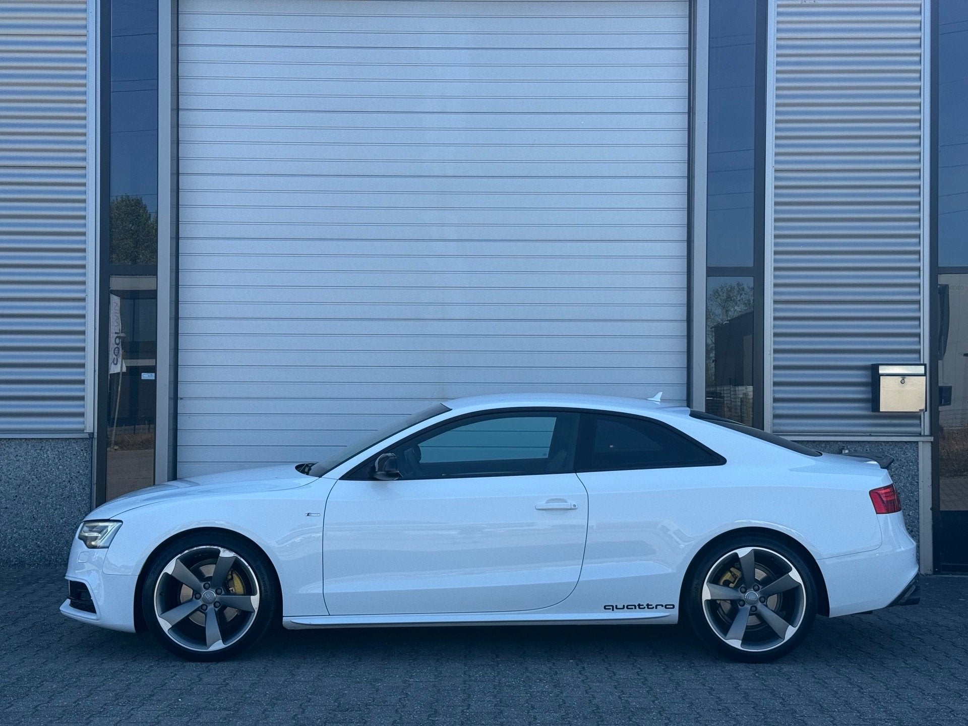Audi A5 Coupé 2.0 TFSI quattro S-line Xenon Milltek uitlaat, Automaat, Euro 5, 1525 kg, Gebruikt