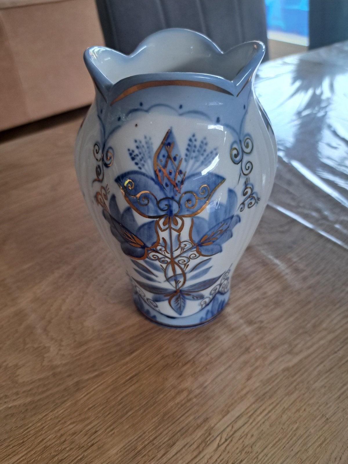 Handgemaakte porseleinen vaas, blauw-wit met goud, Antiek en Kunst, Ophalen of Verzenden