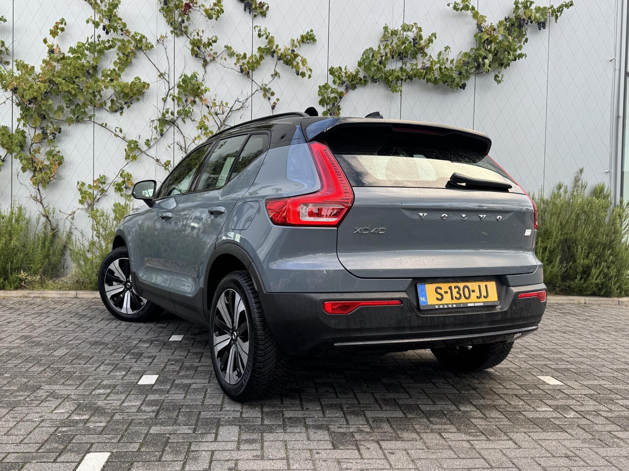 Volvo XC40 Recharge Core 70 kWh | Stoel + Stuurverwarming |, Auto's, 12 maanden, Stof, Gebruikt, 420 min