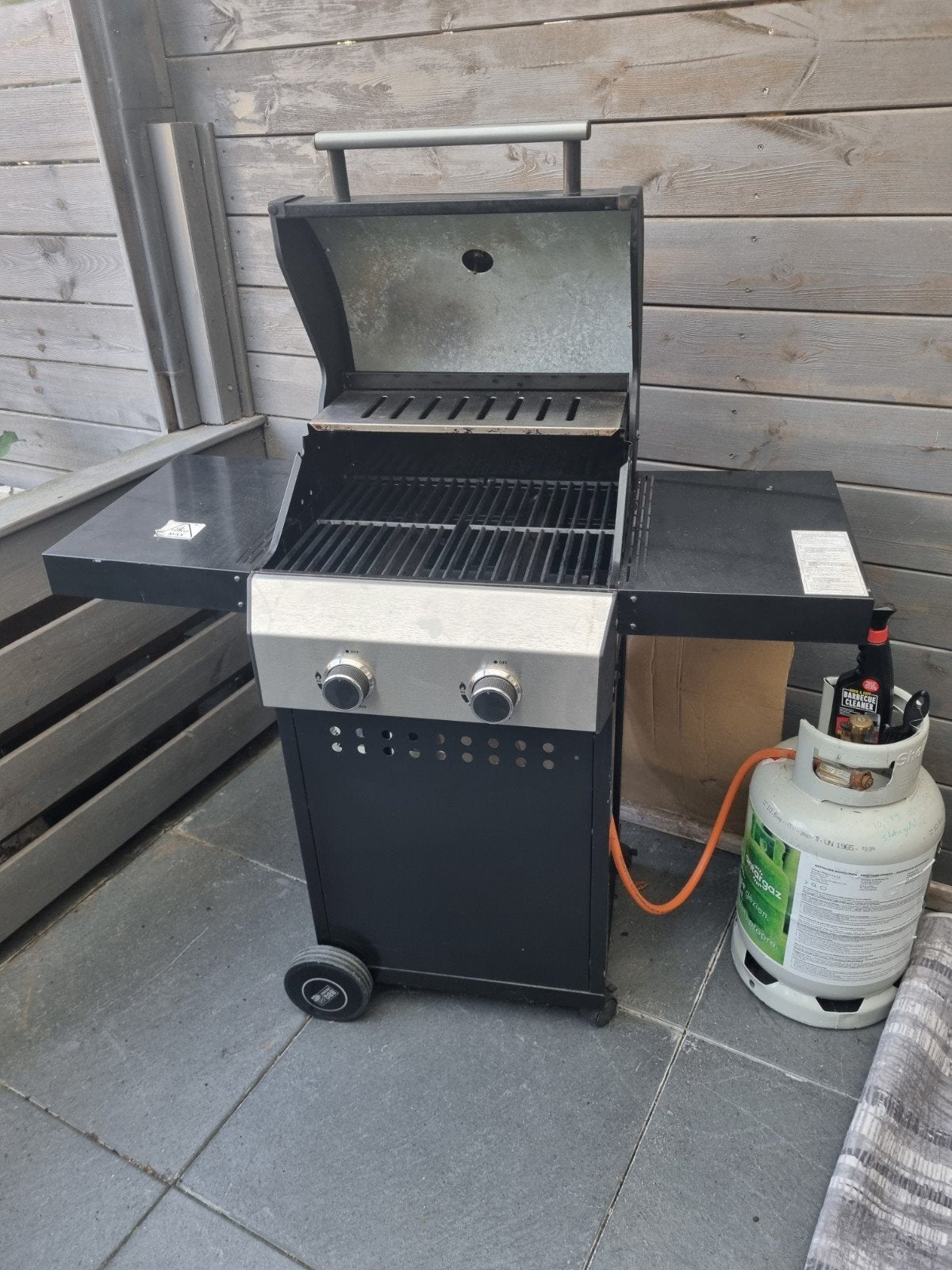 gas bbq met vol gasfles, Ophalen, Zo goed als nieuw
