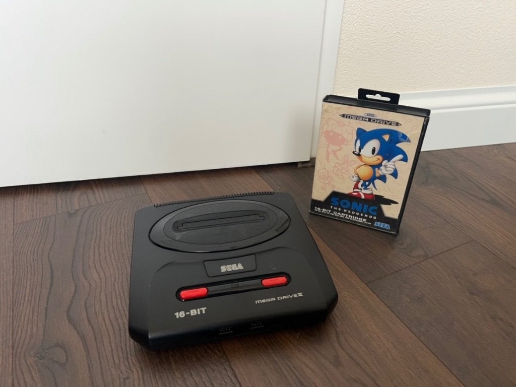 Sega Mega Drive 2 + Sonic the Hedgehog, 1 speler, Zo goed als nieuw, Vanaf 3 jaar, Mega Drive