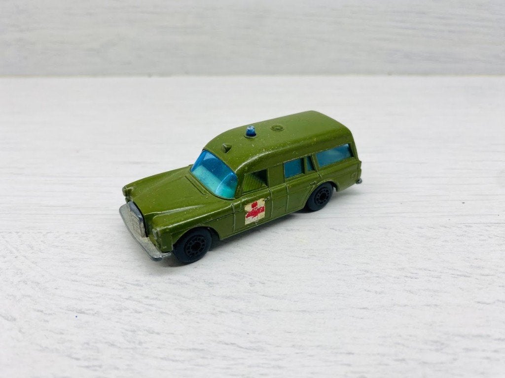 Matchbox - Mercedes-Benz 'Binz' Ambulance Military, Ophalen of Verzenden, Gebruikt, Auto