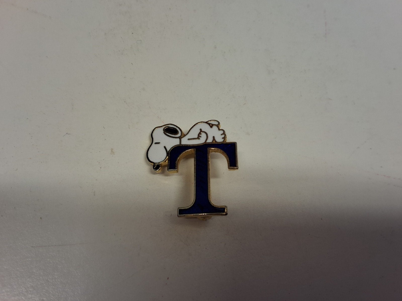 Vintage Snoopy Blauwe Speld Broche Letter T, Overige materialen, Gebruikt, Blauw, Minder dan 4 cm