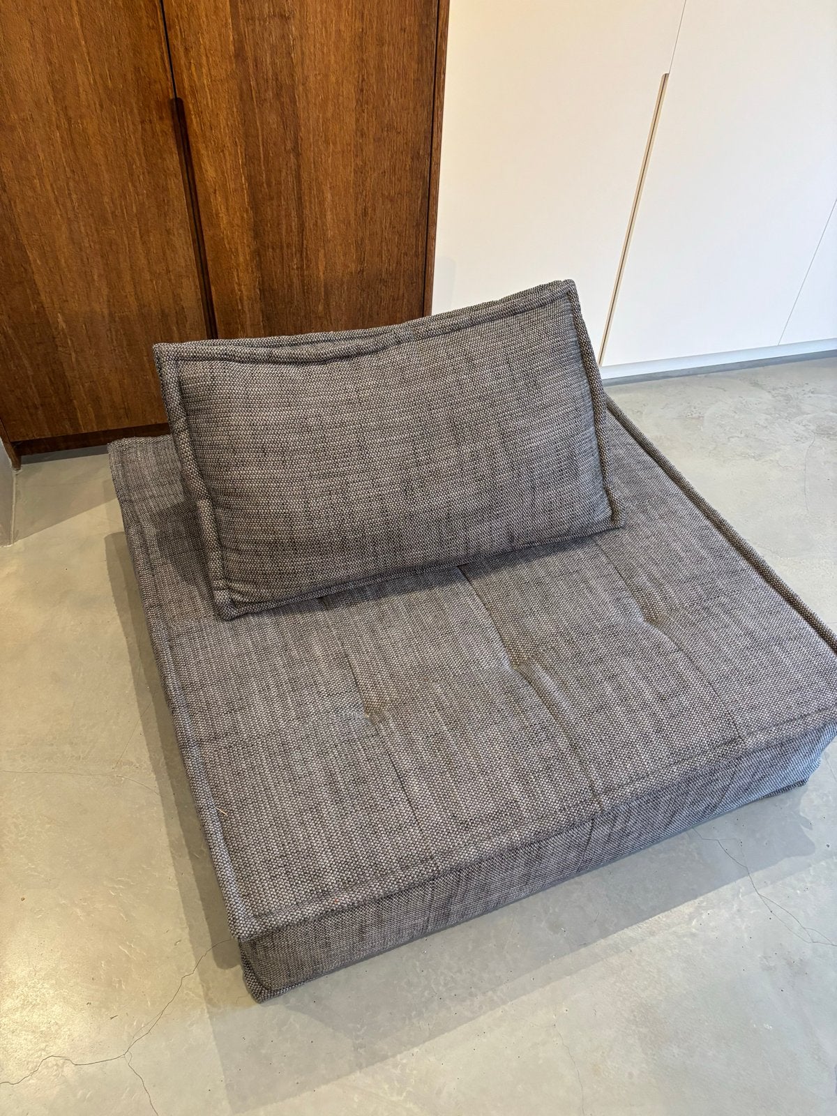 Comfortabele grijze loungebank Loods 5 - Zo goed als nieuw, Ophalen, Eenpersoons, 75 tot 100 cm, Zo goed als nieuw