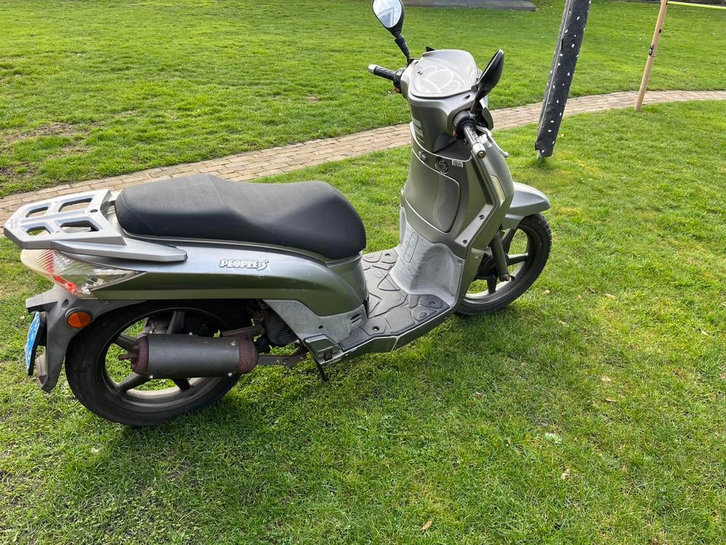 Brommer kymco 50cm3, Fietsen en Brommers, Scooters | Kymco, Gebruikt, Ophalen of Verzenden, People S, Benzine