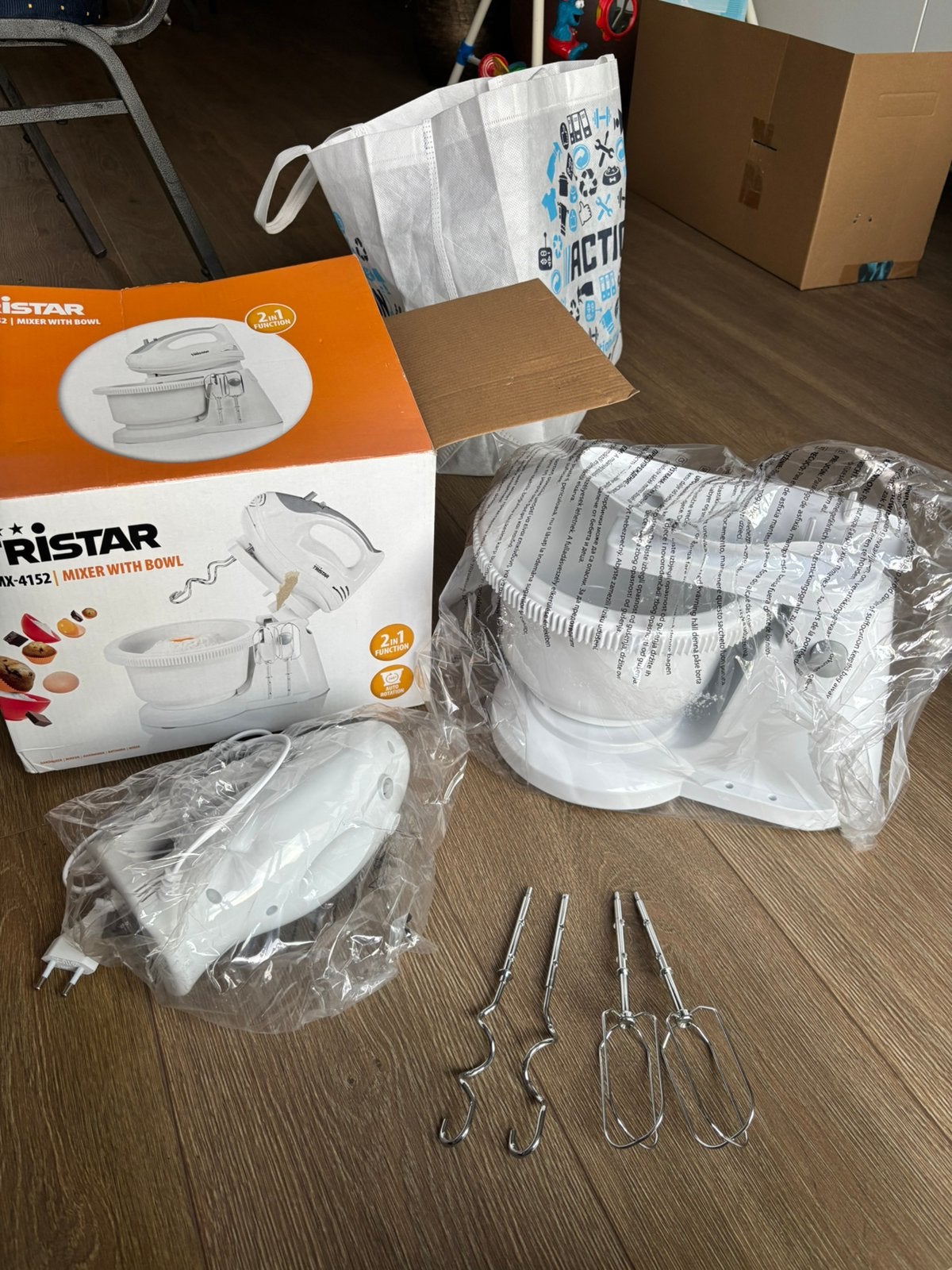 Mixer met kom. Handmixer en keukenmachine functie, Witgoed en Apparatuur, Keukenmixers, 1 tot 2 liter, Ophalen of Verzenden, Nieuw