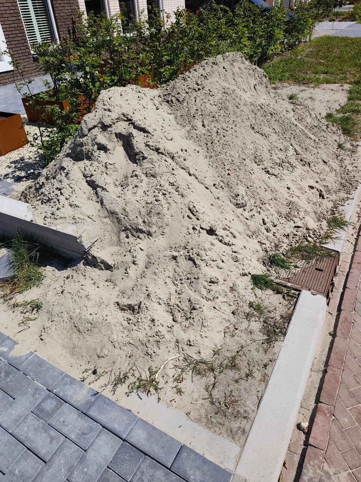 Gratis Ophoogzand / Straatzand  (ongeveer 3 kuub), Ophalen, Nieuw, Straatzand