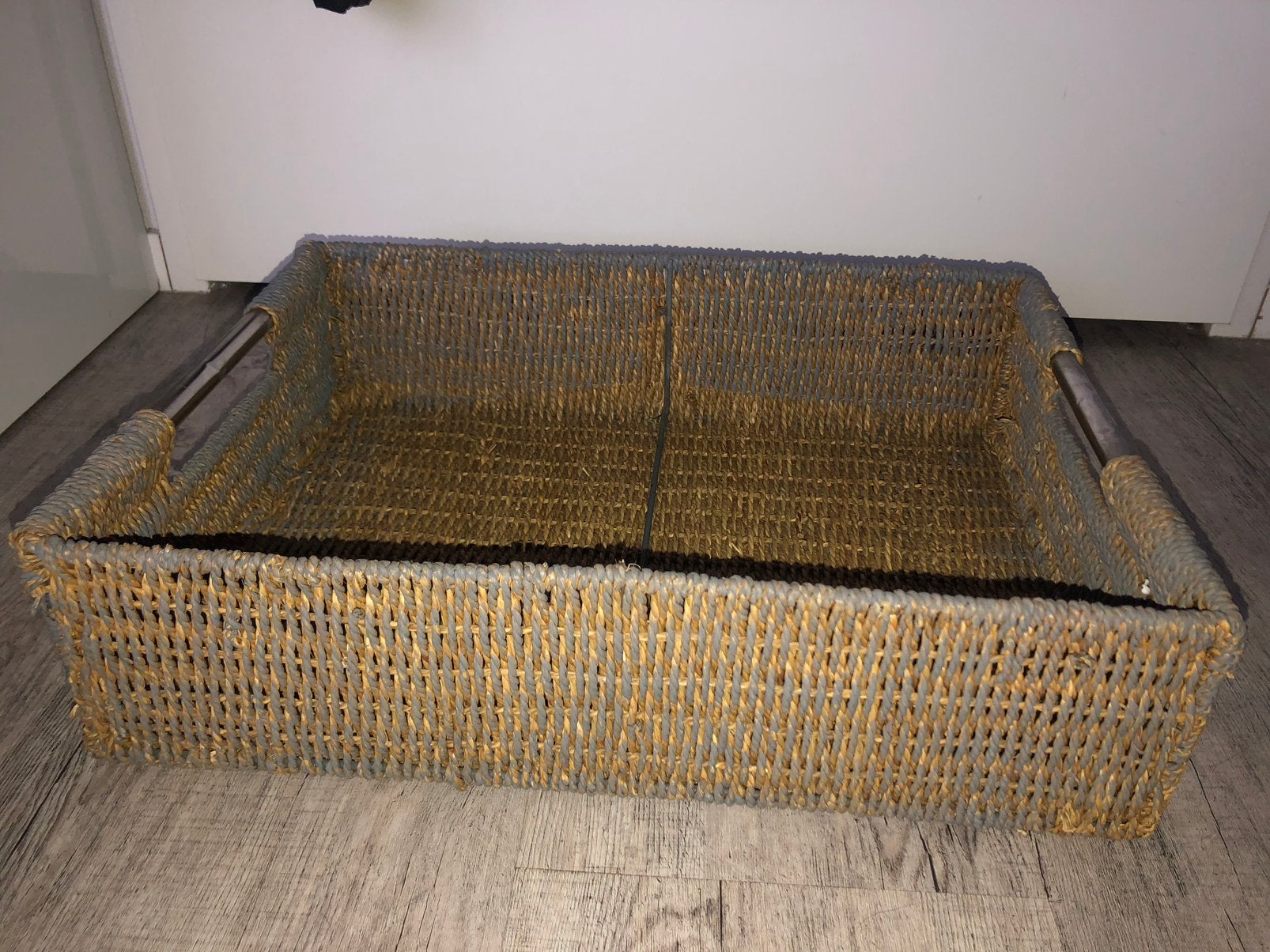Rieten mand/krantenbak, Met handvat, Krantenbak, Ophalen of Verzenden, Zo goed als nieuw