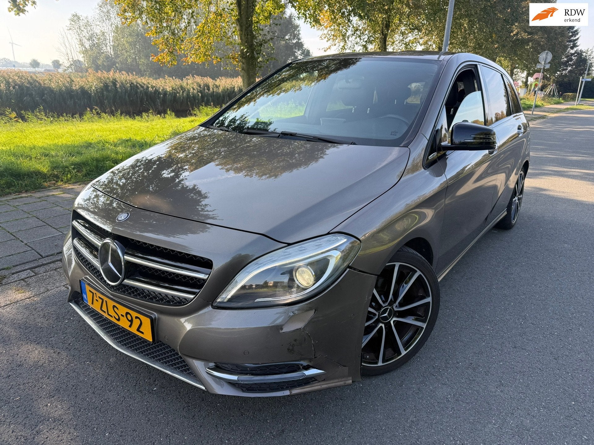 Mercedes-Benz B-klasse 180 Ambition NIGHT PACK/NAVI/CLIMA/LE, Voorwielaandrijving, Euro 5, Gebruikt, 4 cilinders