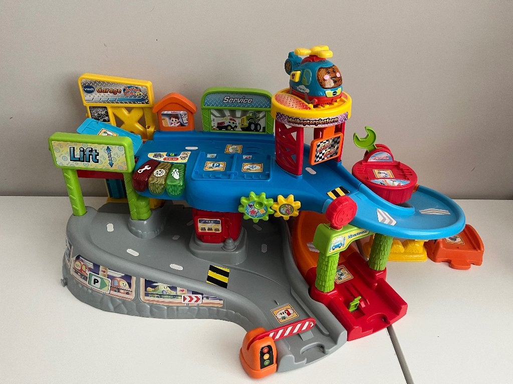 Toet toet auto’s garage, tornado toren, looping en meer, Kinderen en Baby's, Ophalen, Gebruikt, 2 tot 4 jaar