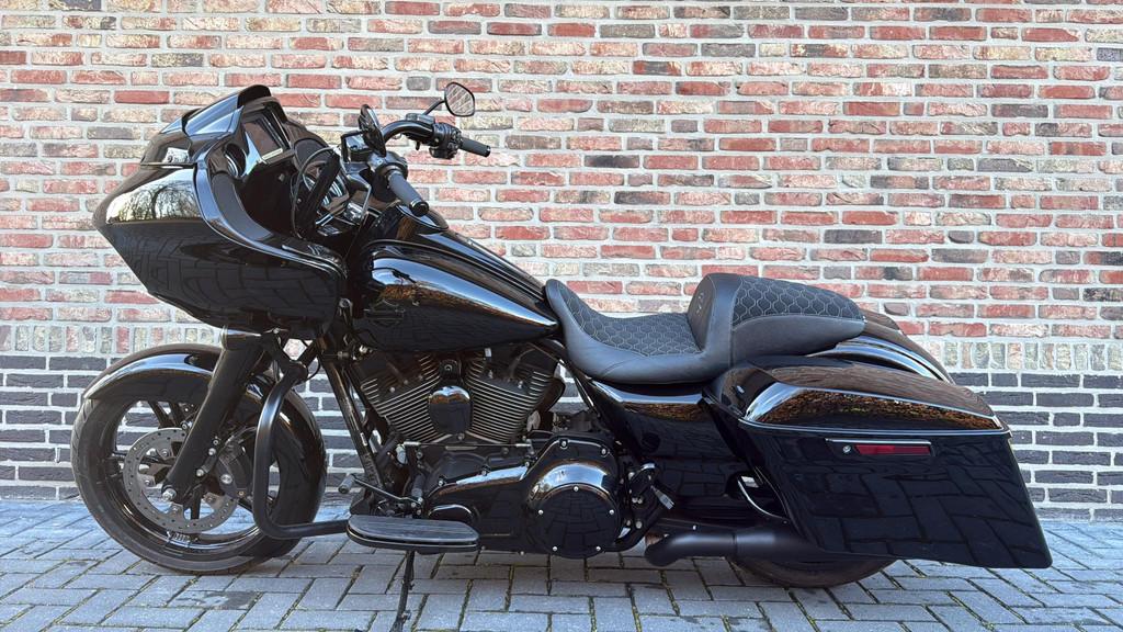 Harley Davidson 103 FLTRX Road Glide Roadglide CVO Black Out, Laan van Vredenoord 33
2289 DA  Rijswijk, NL, 1690 cc, H-DCUSTOMERSERVICE@Harley-Davidson.com