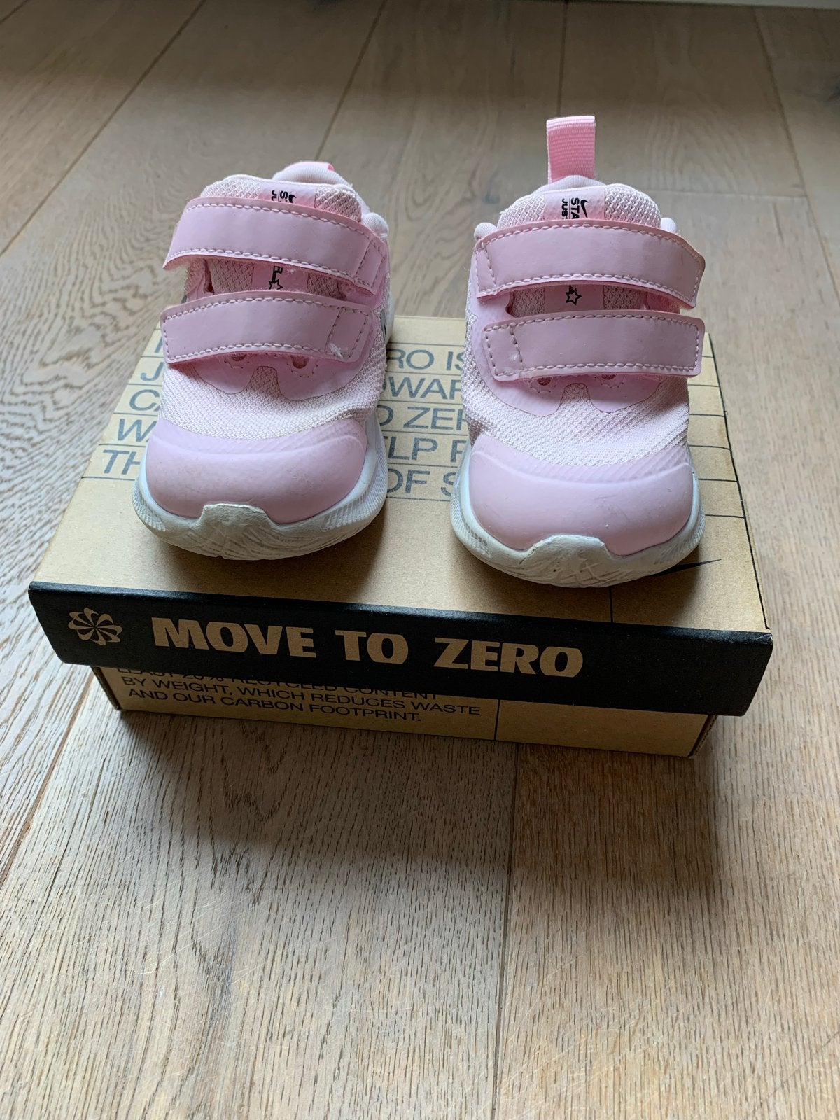 Roze Nike kinderschoenen - Maat 21, Ophalen of Verzenden, Zo goed als nieuw, Meisje, Schoenen