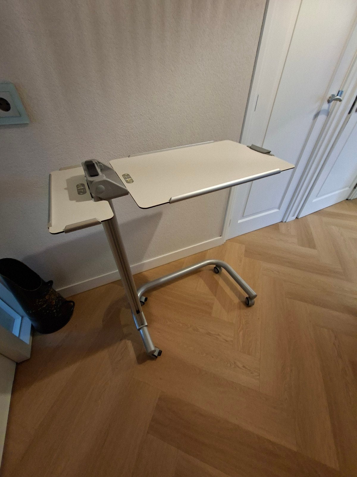 Verrijdbare Bedtafel Laptoptafel Bijzettafel - Ergonomisch, Gebruikt, Metaal of Aluminium, Ophalen of Verzenden, Modern, Ergonomisch