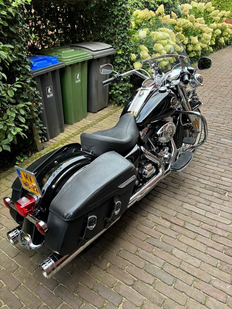 Harley davidson Road King FLHRC, Twee personen